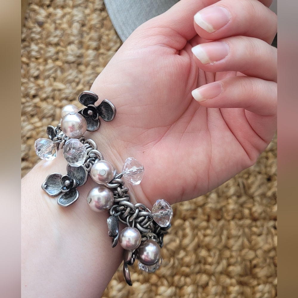 Floral charm and dusty blush pearl stretch bracelet